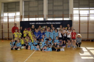 TURNIEJ PIŁKI RĘCZNEJ DZIEWCZĄT „SZLAKIEM SZARYCH SZEREGÓW”